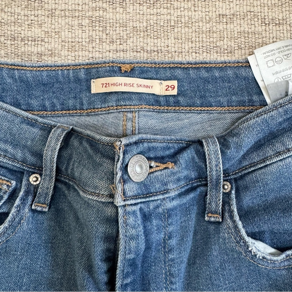 Levi’s High Rise Jeans - Picture 3 of 7